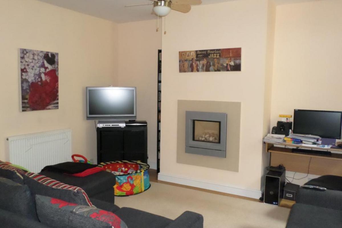 3 Bedroom SemiDetached House, , Hillsway, Littleover Phoenix Lettings